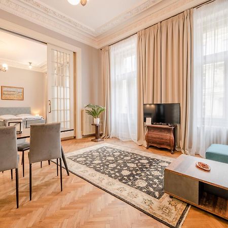 Apartament Palace Petrarca Praga Zewnętrze zdjęcie