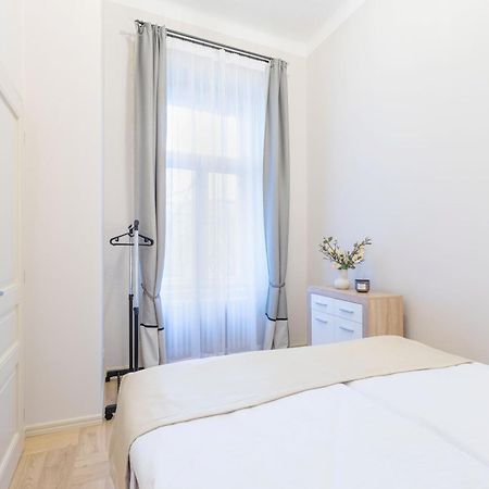 Apartament Palace Petrarca Praga Zewnętrze zdjęcie