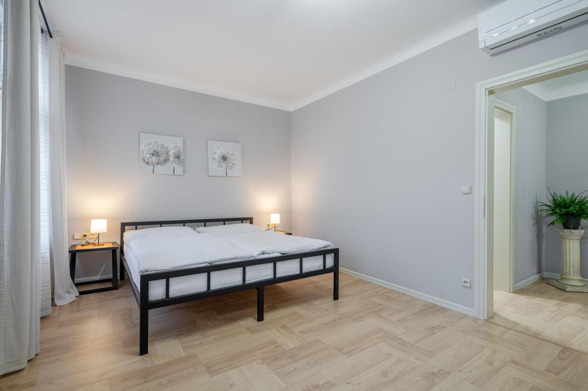 Apartament Palace Petrarca Praga Zewnętrze zdjęcie